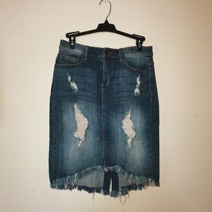 ripped jean skirt 🦋